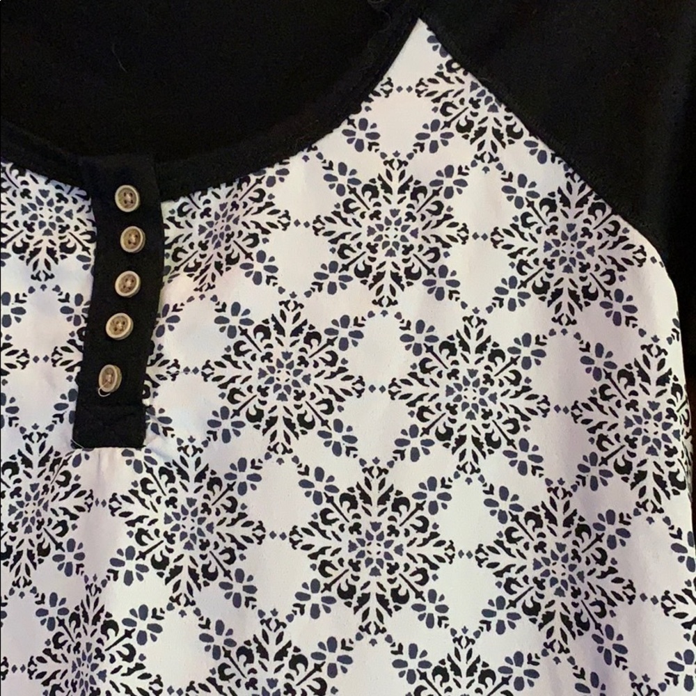 Patterned Long-sleeved Tee - Picture 2 of 2